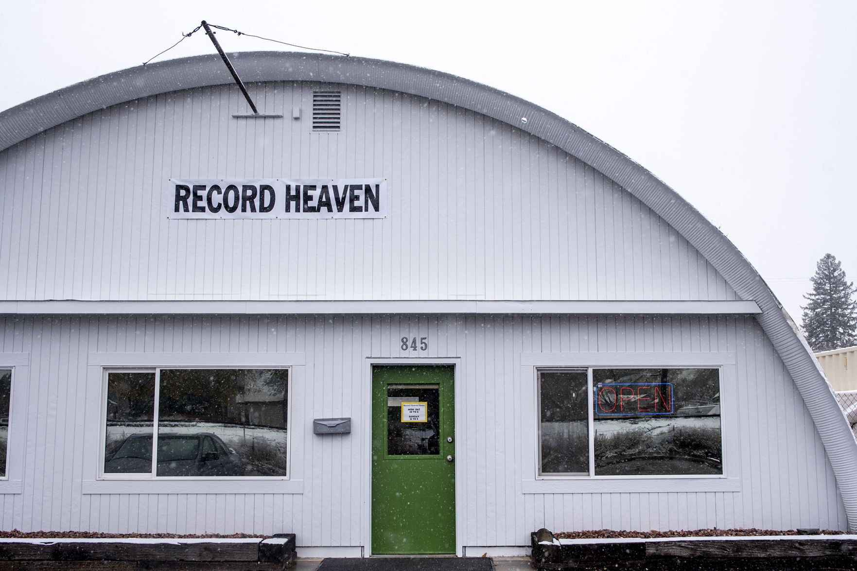 Entertainer: Record Heaven inside 02